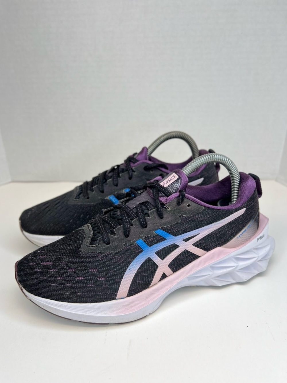 Asics Novablast 2 Black/Lake Drive 1012B049-002 Women's Sz 7 Decent shape.